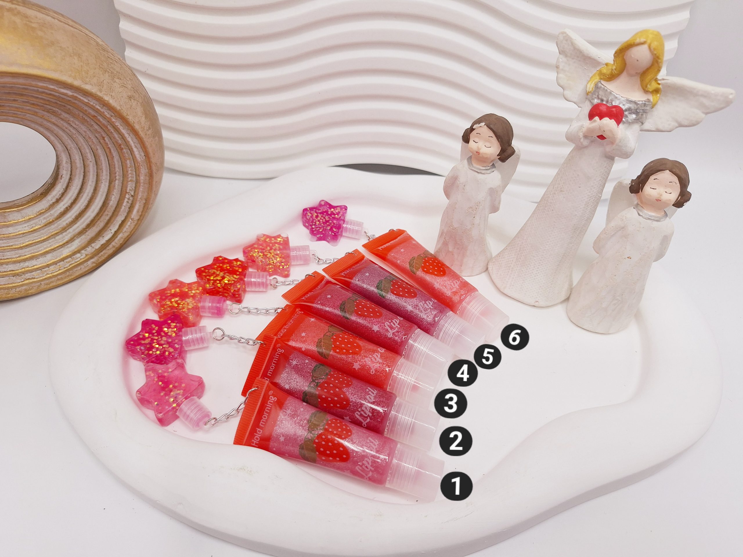 لیپ گلاس مایع شاین دار توت فرنگی به همراه آویز برند هولد مورنینگ کد No لیپ گلاس مایع شاین دار توت فرنگی به همراه آویز برند هولد مورنینگ کد No