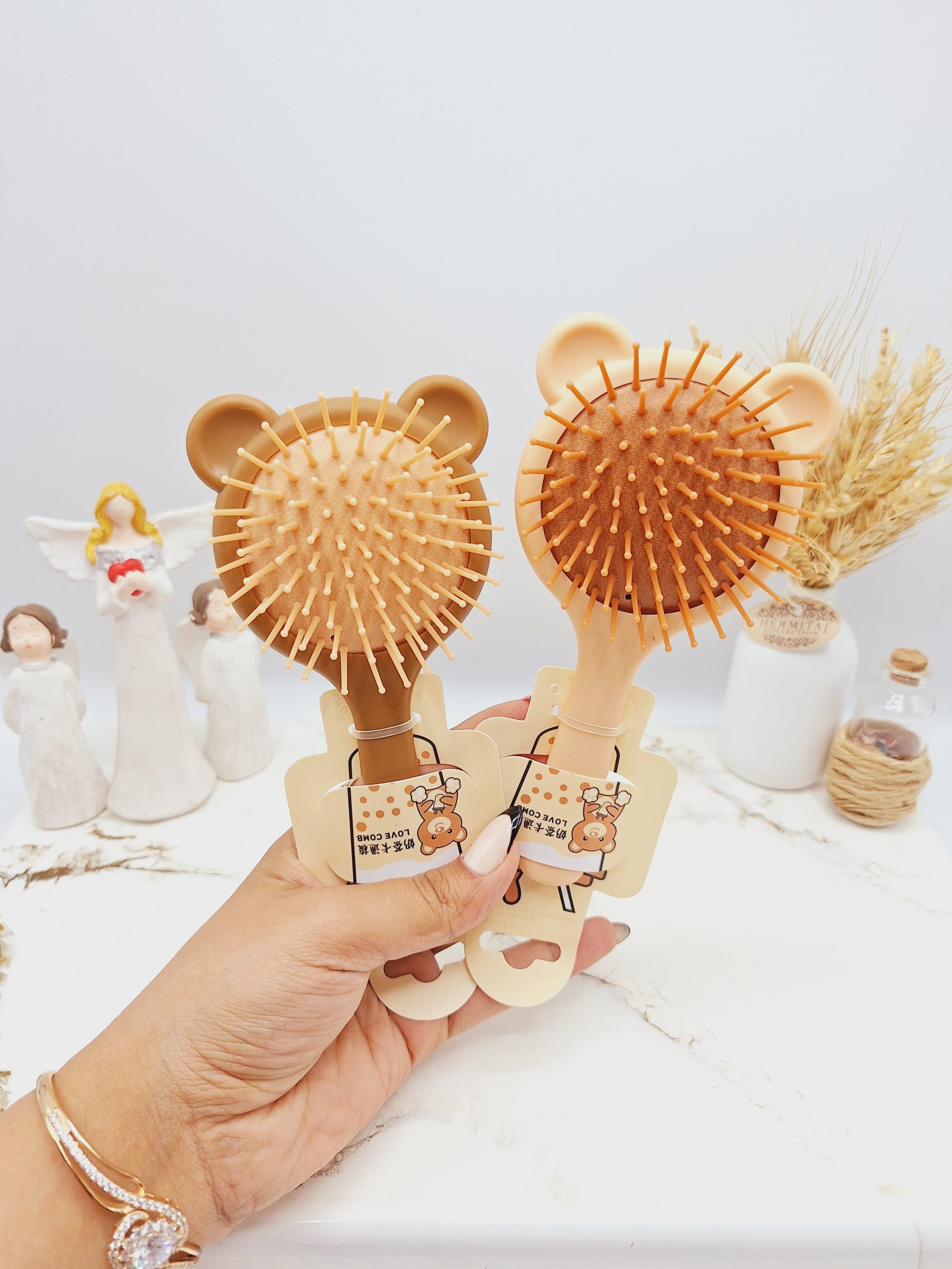 برس و شانه موخرسی آینه دار رنگ نود برس و شانه موخرسی آینه دار رنگ نود