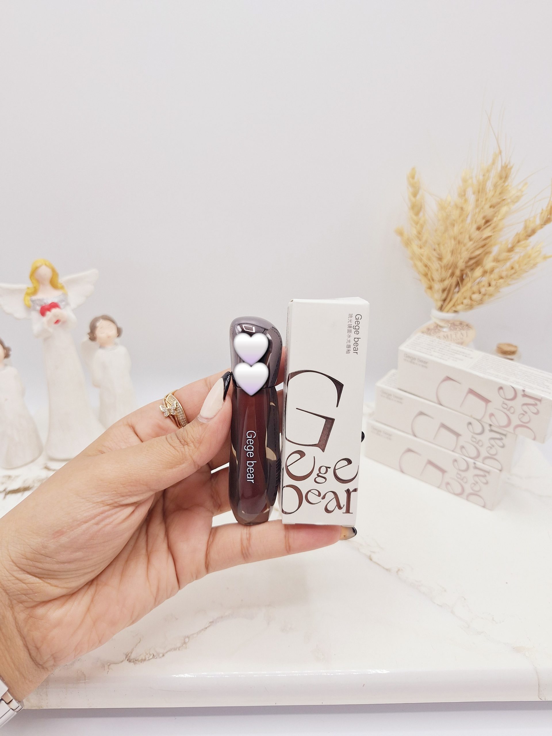 لیپ گلاس خیس پرطرفدار برند Gege Beae کد 2325 (کارتن سفید و نارنجی) لیپ گلاس خیس پرطرفدار برند Gege Beae کد 2325 (کارتن سفید و نارنجی)